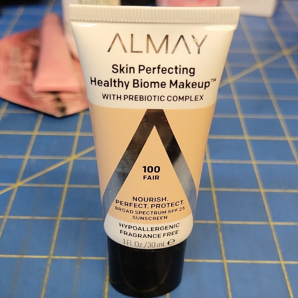 Almay Skin Perfecting Makeup - 100 Fair 30ml New Sealed Tube